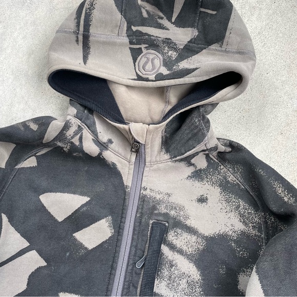 Lululemon Hoodie camouflage- size M - Picture 3 of 6